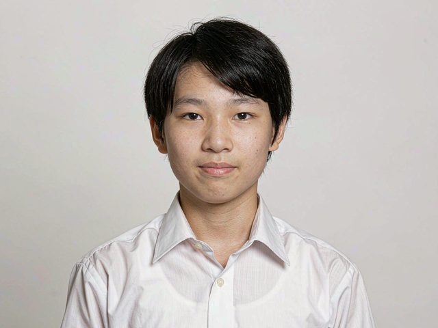 证件照制作：拍照或上传，一键出标准规格证件照